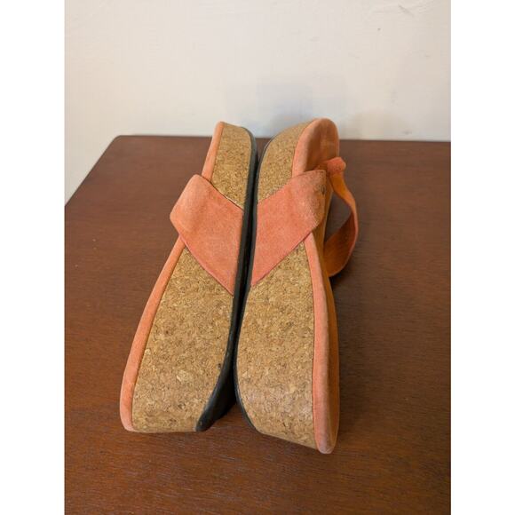 Ugg Women's Flip Flops Sandals Shoes Wedge Heel Pink Suede Size 7. - Picture 5 of 7